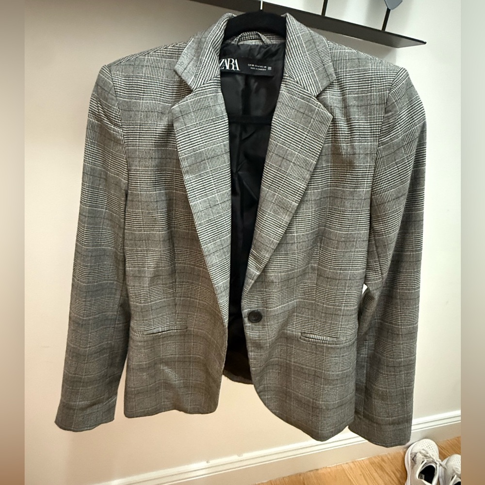 Zara Women’s Classic Checkered Blazer